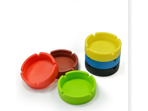 硅膠煙灰缸與玻璃煙灰缸相比有哪些優(yōu)勢(shì)